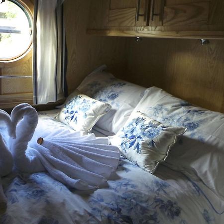 Houseboat Hotels Sheffield Phòng bức ảnh