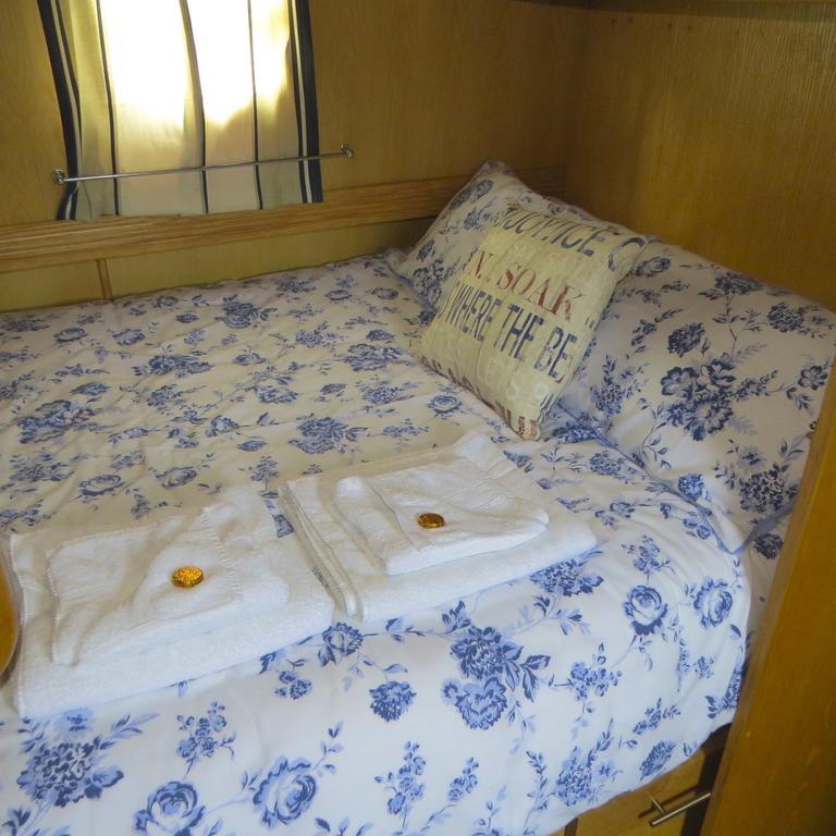 Houseboat Hotels Sheffield Phòng bức ảnh