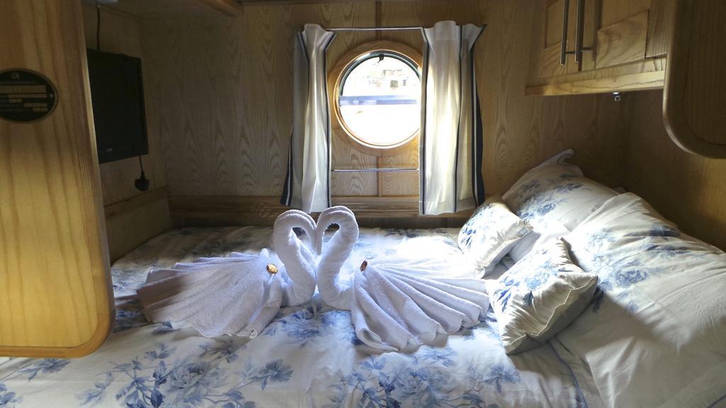 Houseboat Hotels Sheffield Phòng bức ảnh