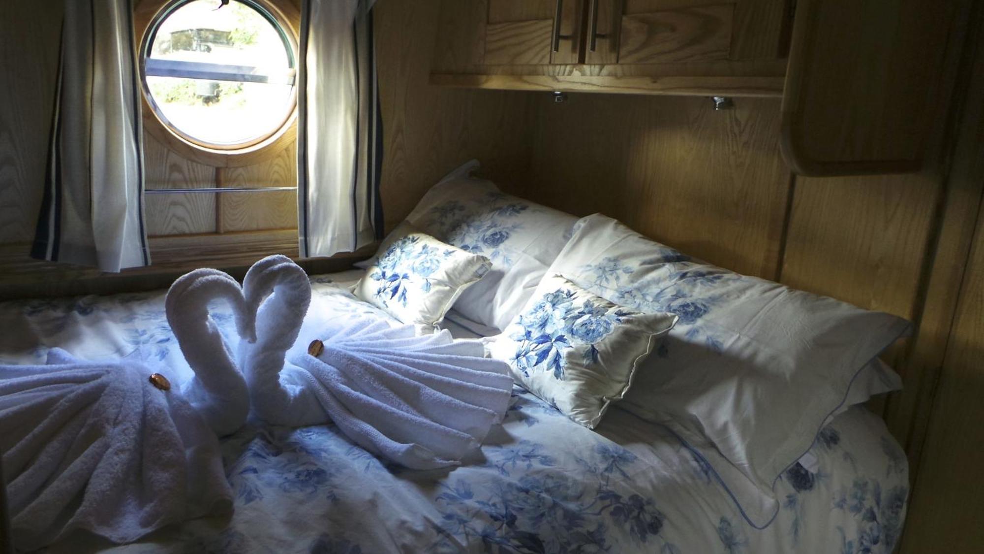 Houseboat Hotels Sheffield Phòng bức ảnh