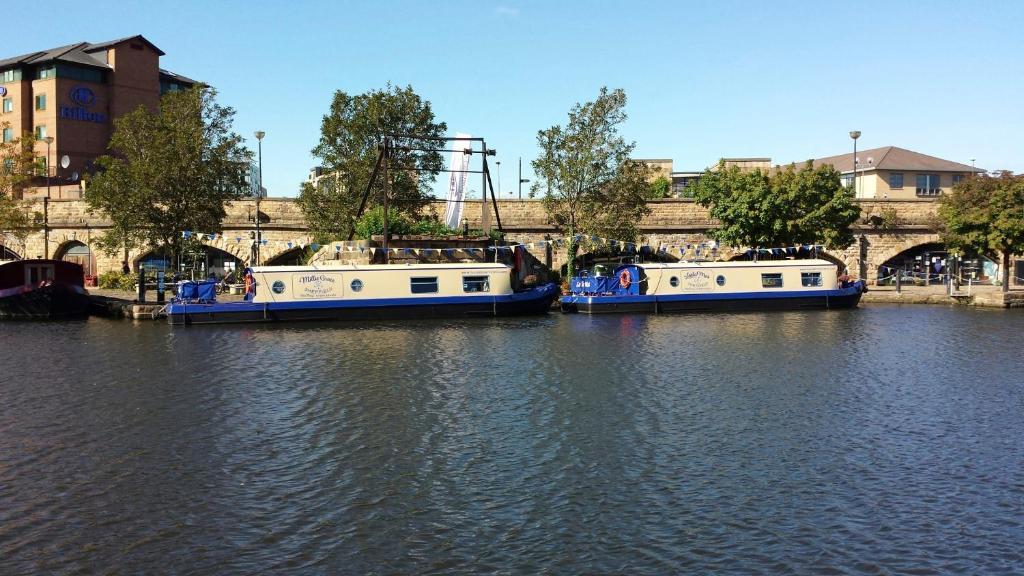 Houseboat Hotels Sheffield Phòng bức ảnh