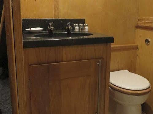 Houseboat Hotels Sheffield Ngoại thất bức ảnh